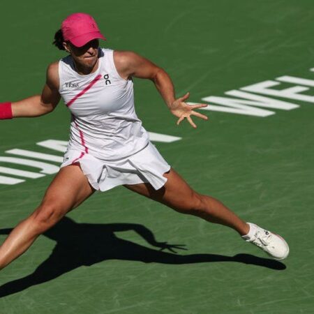 Fans Criticize Iga Swiatek for Ball Kid Incident During Indian Wells Loss