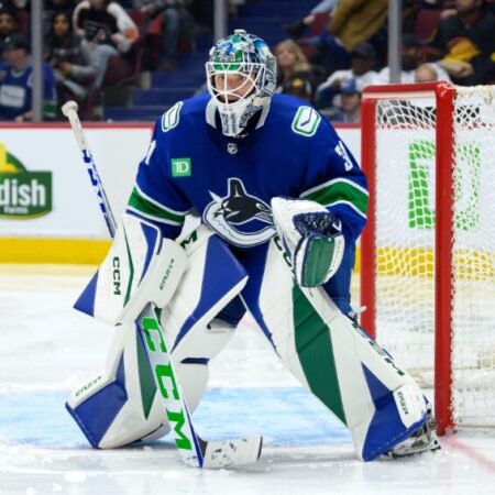 Canucks’ Sherwood Breaks NHL Single-Season Record for Hits