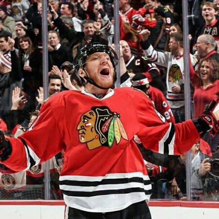 Pat Maroon to Retire from Blackhawks After Season