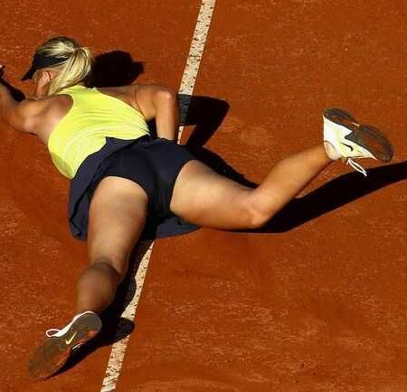Maria Sharapova Hilariously Answers Fan’s Wife’s Call On Stage
