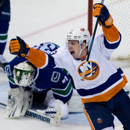 Canucks Beat Islanders with Decisive Third Period