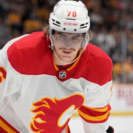 Calgary Flames Sign Jacob Battaglia to Rookie Contract