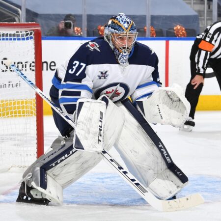 Jets Outplay Canucks with Stellar Performances from Connor Hellebuyck and Kyle Connor