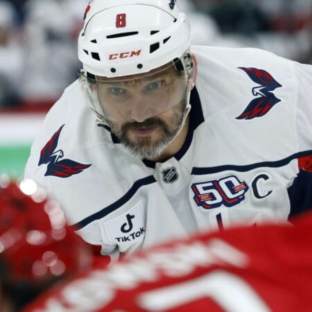 Alex Ovechkin Scores Goal No. 892 in Classic Style