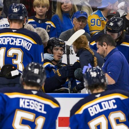 Blues’ Dylan Holloway Exits Game with Lower-Body Injury