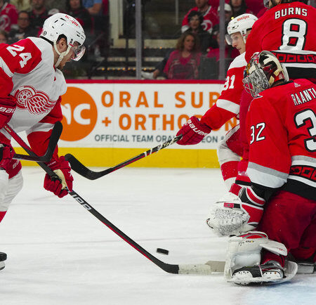 Red Wings Grab Early Lead, Hold On to Beat Hurricanes