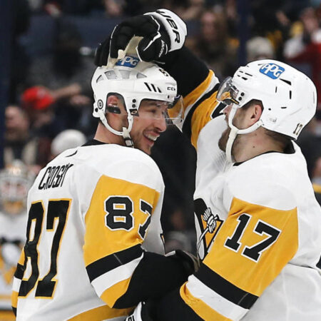 Penguins Edge Out Stars Thanks to Crosby’s Hat Trick