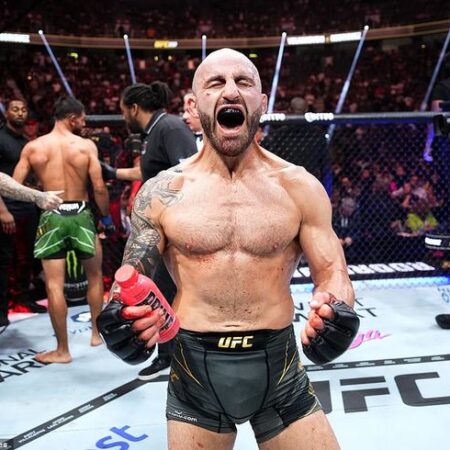 Alexander Volkanovski Shows Off Musical Talents in Hilarious Skit