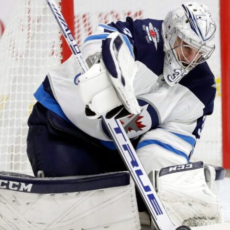 Jets Notebook: Connor Hellebuyck Making Key Saves