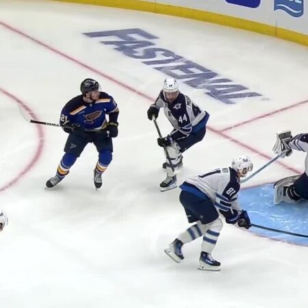 Takeaways: Blues take advantage of lifeless Jets in Game 3 rout