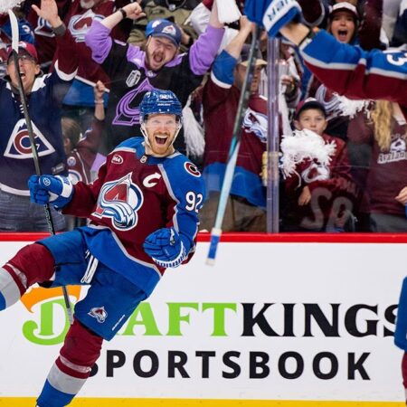 Avalanche captain Gabriel Landeskog scores first goal in nearly three years