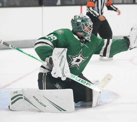 Dallas Stars Replace Goalie Jake Oettinger After Second Period vs. Avalanche