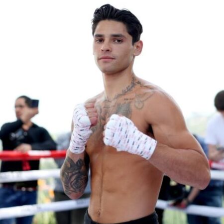 Ryan Garcia Shows Skills at Times Square Open Workout Ahead of Return