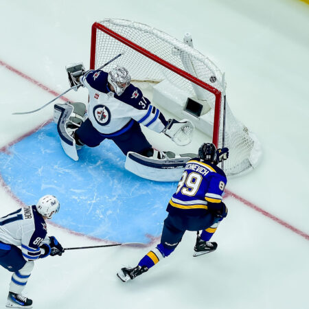 Analyzing Hellebuyck’s playoff struggles and how Jets can help him rebound