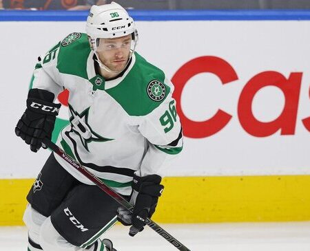 Rantanen Settling in with Stars, Now Really on Other Side After Goal Against Avalanche