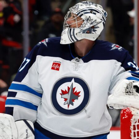 Playoff road woes continue for Jets’ Connor Hellebuyck
