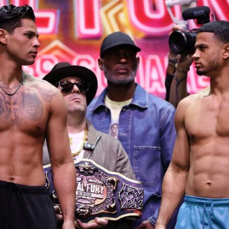 ‘They should be paying me to watch this’: Pros roast Devin Haney for boring win at Times Square show