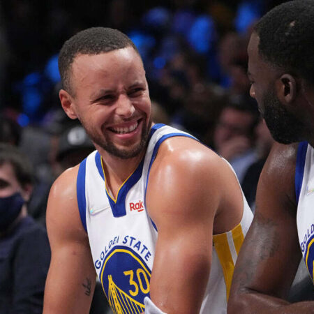 Without Steph Curry, Draymond Green Leads the Warriors
