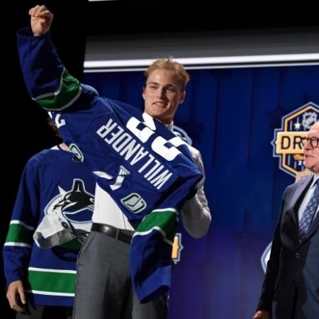 Vancouver Canucks Sign Entry-Level Contract with Tom Willander