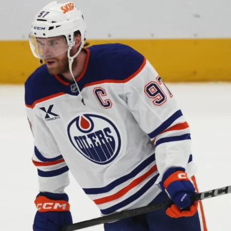 Oilers’ Connor McDavid second-fastest NHL player to hit 100 playoff assists