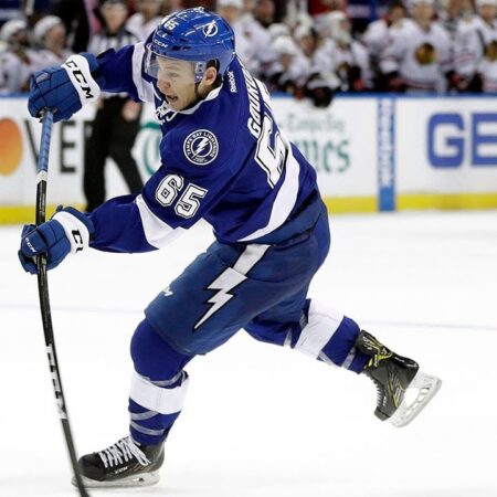 Lightning re-sign Yanni Gourde to six-year contract