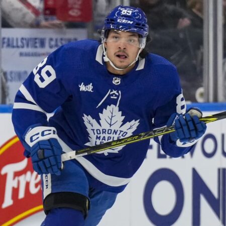 Maple Leafs’ Robertson, Jets’ Vilardi Among Players Electing Salary Arbitration