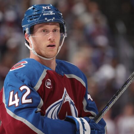 Colorado Avalanche Re-Sign Defenceman Josh Manson to Two-Year Extension