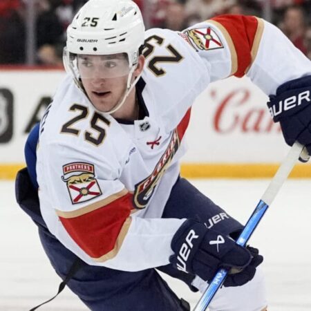 Florida Panthers Secure Forward Mackie Samoskevich on One-Year Deal