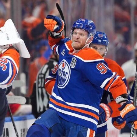 Corey Perry’s Kings Return Marred by Early Injury Scare