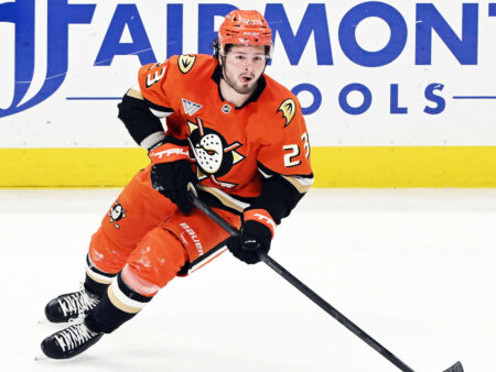 Mason McTavish: The Waiting Game – A Star Skates with Juniors Amidst NHL Contract Tug-of-War