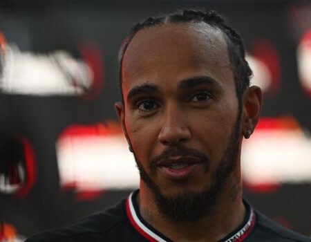 Lewis Hamilton’s Unyielding Spirit: A Singapore Grand Prix Story of Adversity and Gratitude