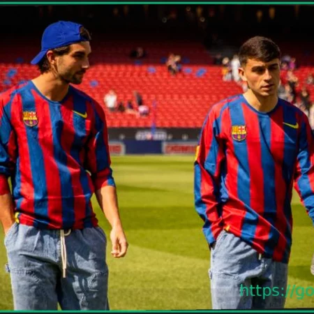 Barcelona’s Ronaldinho Jersey Tribute: Unveiling the Reason Behind the Iconic Kit Display
